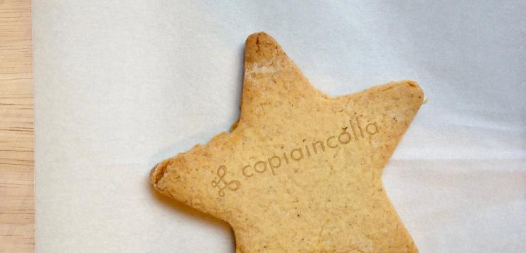 Un biscotto di pastafrolla per la campagna di copiaincolla - copiaincolla