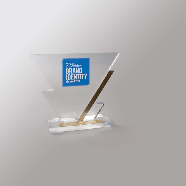 copiaincolla mostra il premio vinto per la progettazione della brand identity di Penseri