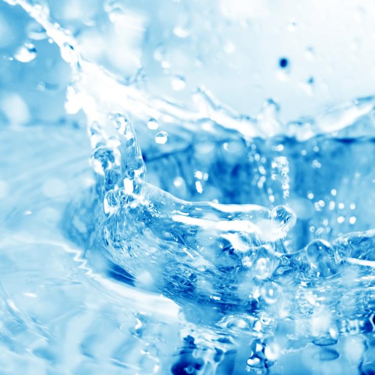 Un sito vetrina liquido, su 4 settori e su 4 target. Per Aqua.