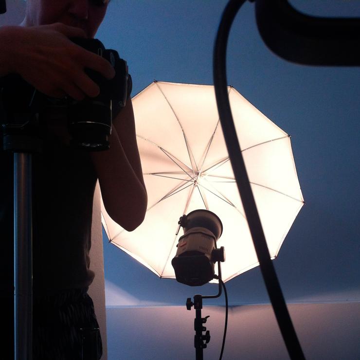 copiaincolla sul set mentre gira uno spot web