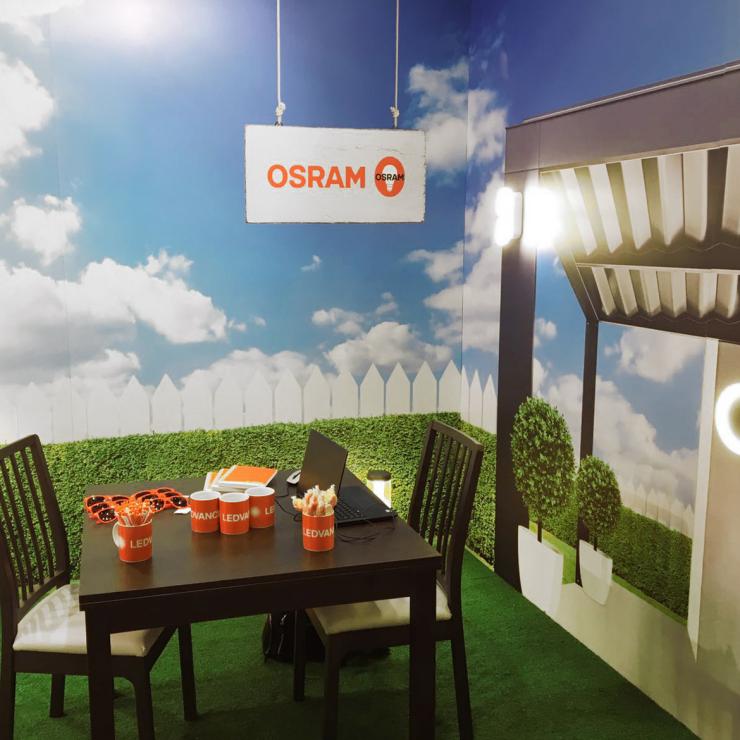 Un particolare dell'allestimento per Osram - copiaincolla