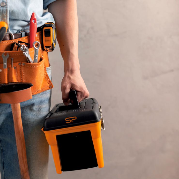 Problem solvers, global installers. Raccontare la luxury furniture installation SAMAP
