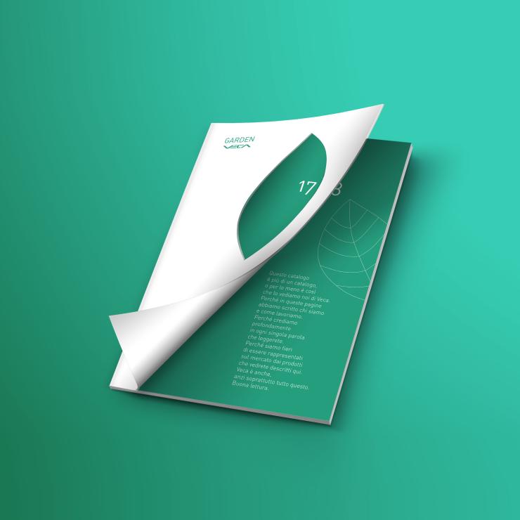 La copertina del catalogo, frutto di uno studio grafico poco ordinario - copiaincolla